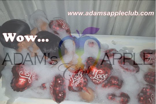 Adams Apple Club badewannen show